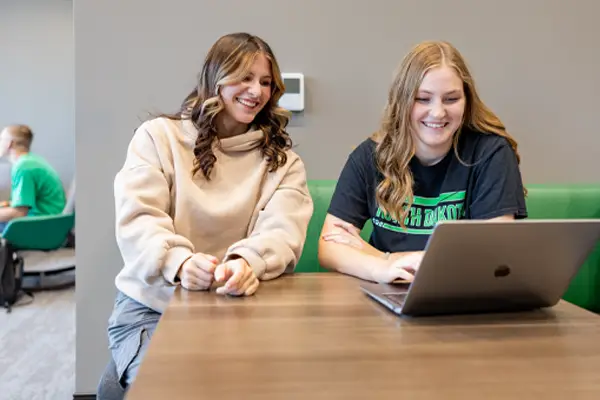 UND Students Tutoring