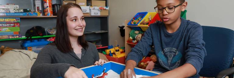 clinical psychologist working with child